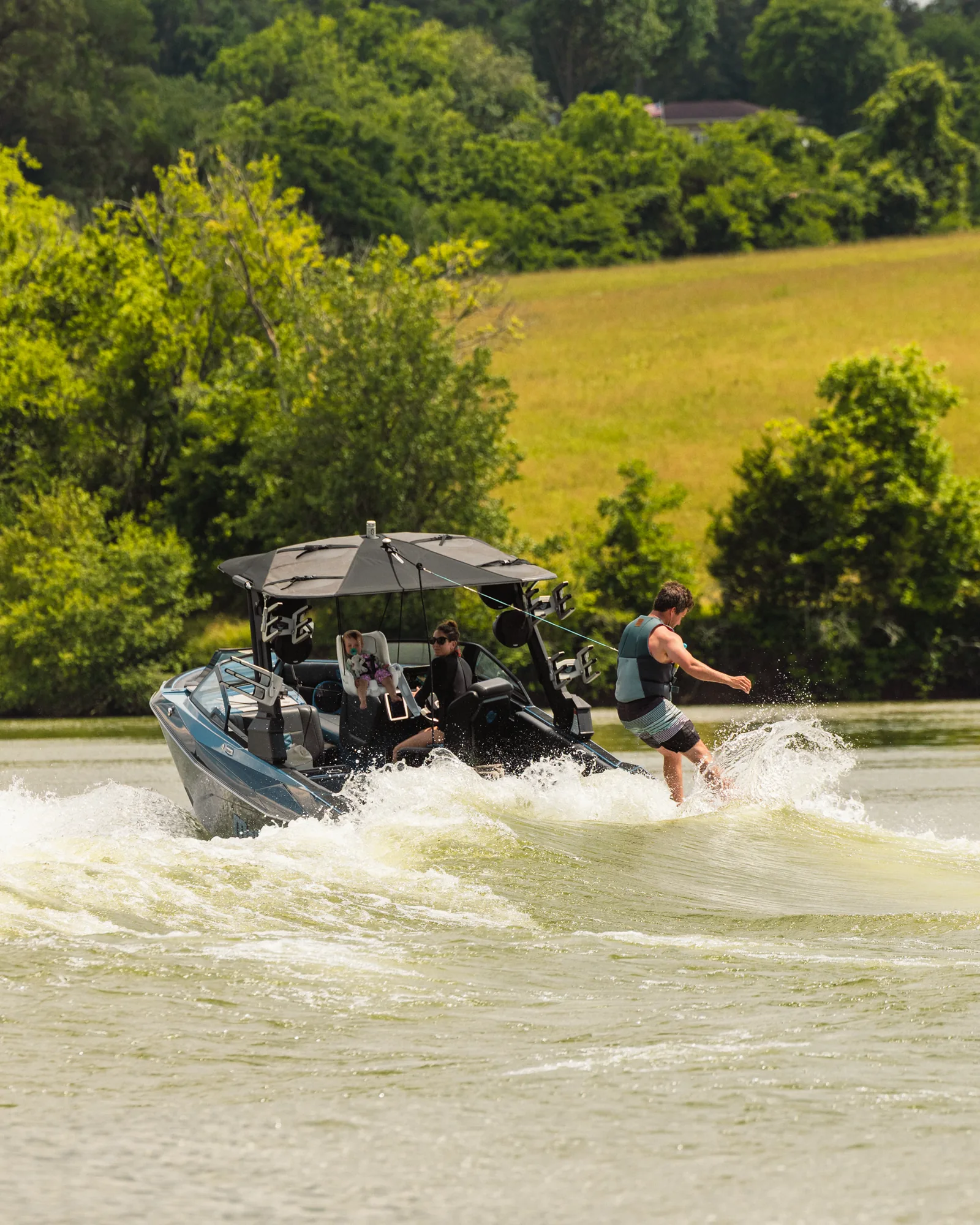 Pontoon cruise on Watts Bar Lake